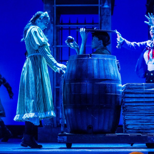 Pictured: Company members of Disney’s NEWSIES at the Grand Theatre. Directed by Ray Hogg. Music Direction by Matthew Atkins. Choreographed by Krista Leis. Set Design Consultant: Joshua Quinlan. Costume Design by Lisa Wright. Lighting Design by Echo Zhou周芷會. Sound Design by Emily Porter. Fight Director: Mike Dufays. Disability Consultant: Kristi Hansen. Stage Management by Melissa Cameron. Photography by Dahlia Katz.